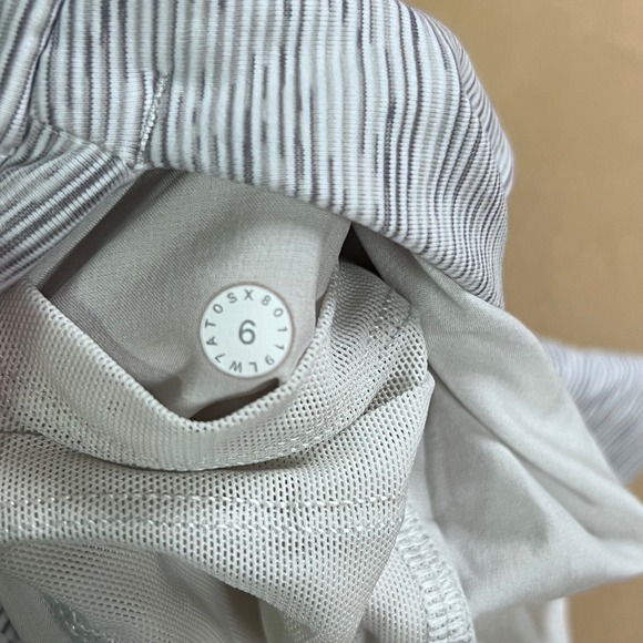 Lululemon On The Fly Shorts 2.5" 6 Striped  Athletic Workout Athleisure Gym - Picture 3 of 7